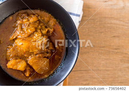 Chicken Massaman Curry Paste with Noodle Chicken Massaman Curry Paste with Noodle 73656402