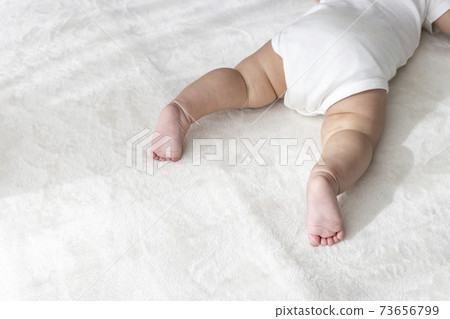 Baby's feet in summer clothes (0 years old, 6 months old, girl, Japanese) Baby's feet in summer clothes (0 years old, 6 months old, girl, Japanese) 73656799
