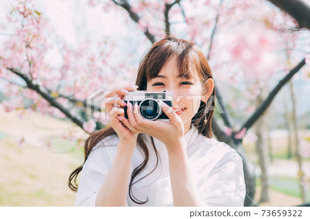 拍櫻花的照片少婦 73659322