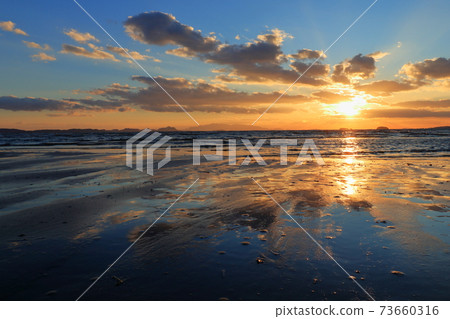 Sunset and reflection of Shinmaiko, Tatsuno City, Hyogo Prefecture 73660316