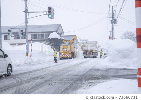 大雪地區道路除雪風光 大雪地區道路除雪風光 73660731