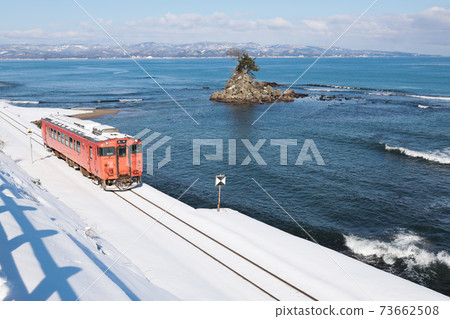 Himi Line running along the sea in a snowy landscape Himi Line running along the sea in a snowy landscape 73662508