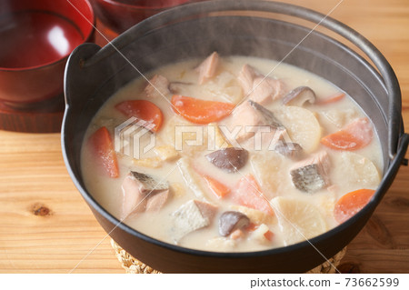三文魚根菜湯 三文魚根菜湯 73662599