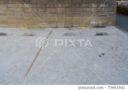 在開放空間內建停車場 在開放空間內建停車場 73663992