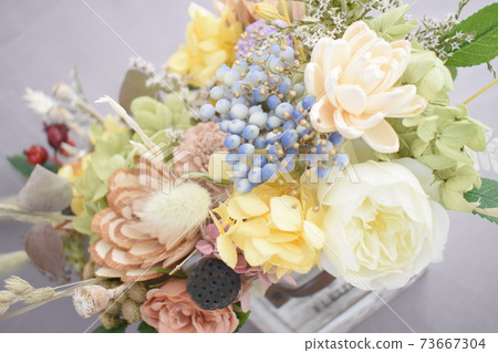 Would you like to give a flower on Mother's Day? 73667304