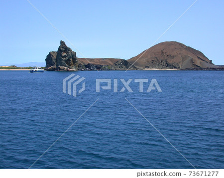 Bartolome Island, a volcanic island surrounded by the sea 73671277