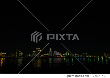 Night view of Minato Mirai from Osanbashi, Yokohama, taken with a wide-angle lens 73671429