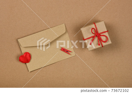 Brown paper Valentine gift box and card envelope 73672102