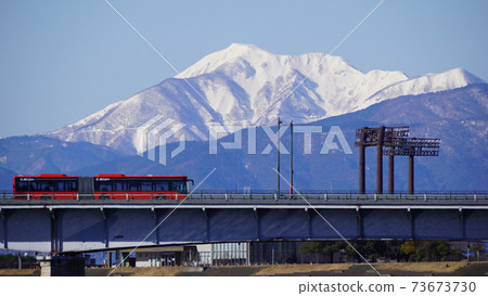 Mt. Ibuki and Nagara Bridge seen from the banks of the Nagara River in the winter sky Mt. Ibuki and Nagara Bridge seen from the banks of the Nagara River in the winter sky 73673730