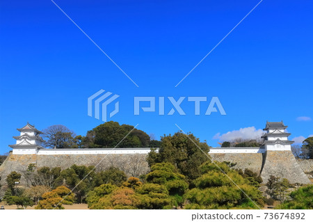 [Hyogo Prefecture] Akashi Castle under fine weather (Hitsuji and Tatsumi turrets) 73674892