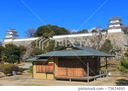 [Hyogo Prefecture] Akashi Castle under fine weather (Hitsuji and Tatsumi turrets) 73674893