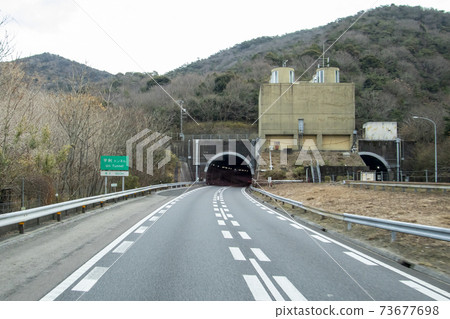 東名高速公路烏里隧道 73677698