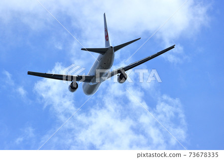 大阪國際機場飛機JAL反向運行起飛 大阪國際機場飛機JAL反向運行起飛 73678335