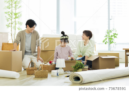 搬家的家庭 73678591