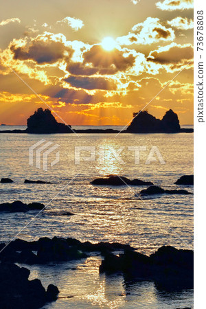 Morning on Tawara Beach, Kushimoto Town, Higashimuro District, Wakayama Prefecture Morning on Tawara Beach, Kushimoto Town, Higashimuro District, Wakayama Prefecture 73678808