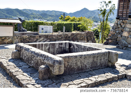 Toyoiwai, a large well at the site of Fukuchiyama Castle Toyoiwai, a large well at the site of Fukuchiyama Castle 73678814