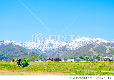 白馬村旅遊(春季):俯瞰北阿爾卑斯山,積雪 白馬村旅遊(春季):俯瞰北阿爾卑斯山,積雪 73678914