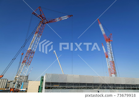 施工現場大型起重機車 73679918
