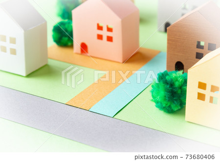 義務建築物和公共道路房地產引道 73680406