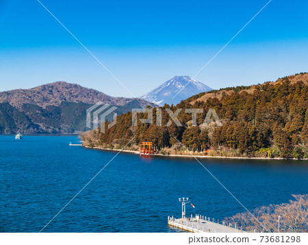 Lake Ashi and Mt. Fuji winter view 73681298