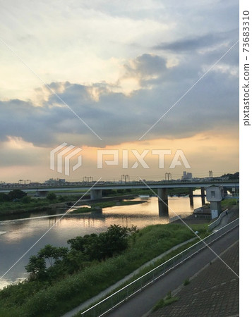 多摩河日落和火車 多摩河日落和火車 73683310