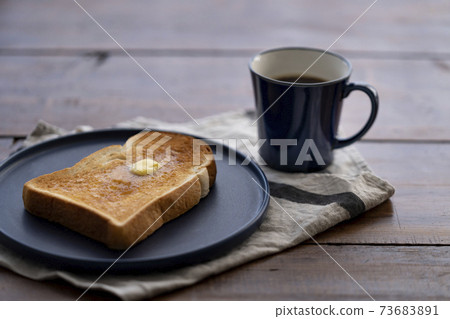 烤麵包和咖啡 73683891