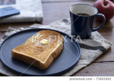 咖啡和吐司早餐圖像 73683892