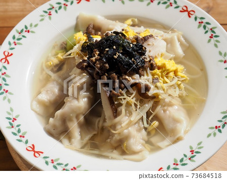 Asian Traditional Food Dumpling Soup Asian Traditional Food Dumpling Soup 73684518