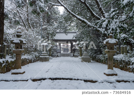福岡縣筑紫野市積雪的築國神社 福岡縣筑紫野市積雪的築國神社 73684916