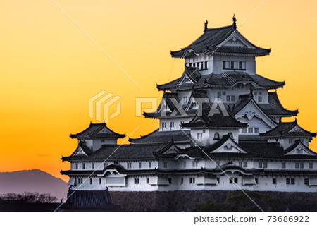 欣賞從Okokoyama染上早晨陽光的國寶姬路城! (兵庫縣姬路市本町)*作品註釋欄中的拍攝位置 欣賞從Okokoyama染上早晨陽光的國寶姬路城! (兵庫縣姬路市本町)*作品註釋欄中的拍攝位置 73686922
