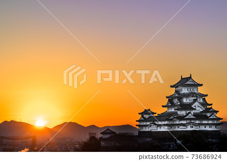 欣賞從Okokoyama染上早晨陽光的國寶姬路城! (兵庫縣姬路市本町)*作品註釋欄中的拍攝位置 欣賞從Okokoyama染上早晨陽光的國寶姬路城! (兵庫縣姬路市本町)*作品註釋欄中的拍攝位置 73686924