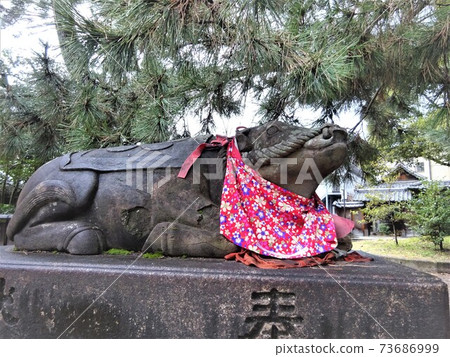Kitano Tenmangu Cow Statue / Stroking Cow 2 73686999