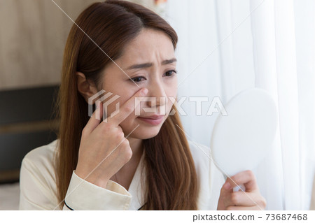 鏡子/皮膚不適/起床。 73687468