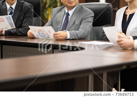 Businessmen to meet 73689713