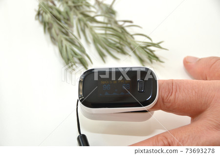 Pulse oximeter with old man's squid ・ 96% display 73693278