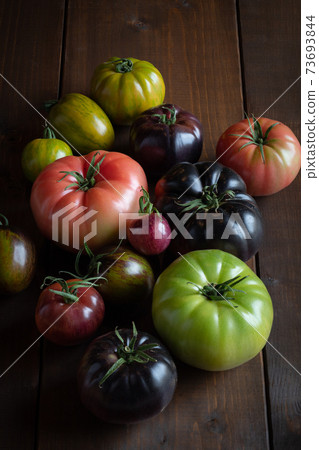 色彩鮮豔的空氣室番茄，味道濃郁 73693844