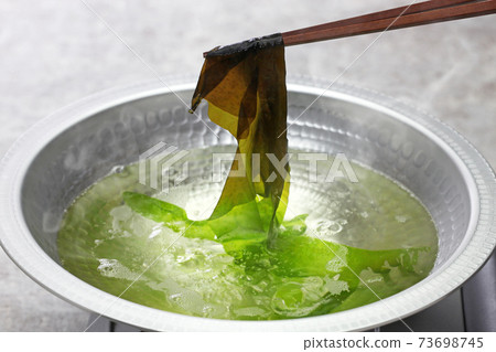 Wakame shabu-shabu 73698745