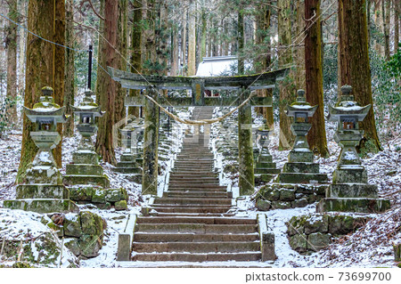Kamishikimi Kumanoza Shrine in winter, Takamori Town, Kumamoto Prefecture 73699700