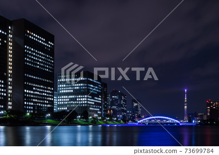 晴海的Eidai大橋和東京鐵塔的夜景 73699784