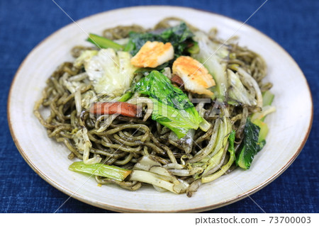 Delicious black fried noodles 73700003