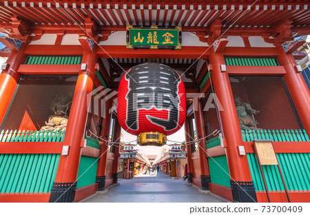 緊急聲明下日本東京淺草寺的東京城市景觀 73700409