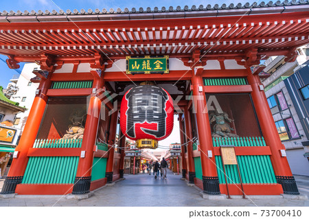 緊急聲明下日本東京淺草寺的東京城市景觀 73700410