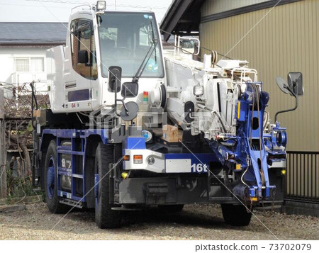 Rough terrain crane 73702079