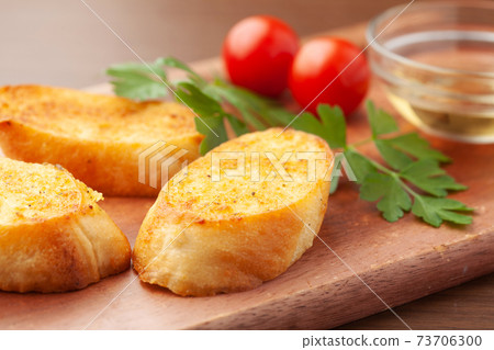 Garlic toast Garlic toast 73706300