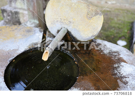 The Chozuya is frozen, but it's beautiful 73706818