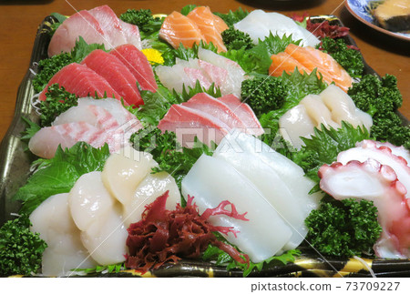 Assorted sashimi 73709227