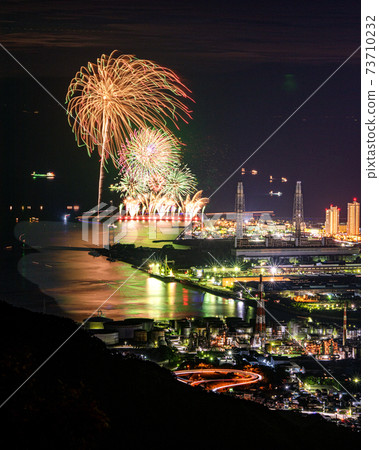 Starlight Illusion Marina City and Kainan Cityscape and Fireworks 73710232
