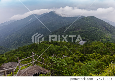 Okuchichibu ridgeline hanging from the clouds seen from Kokushidake / Dream Garden Okuchichibu ridgeline hanging from the clouds seen from Kokushidake / Dream Garden 73710283