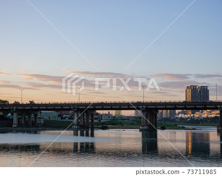 Afternoon view of the Bitan Bridge at Xindian District 73711985