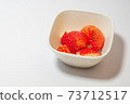 Cut strawberry 73712517